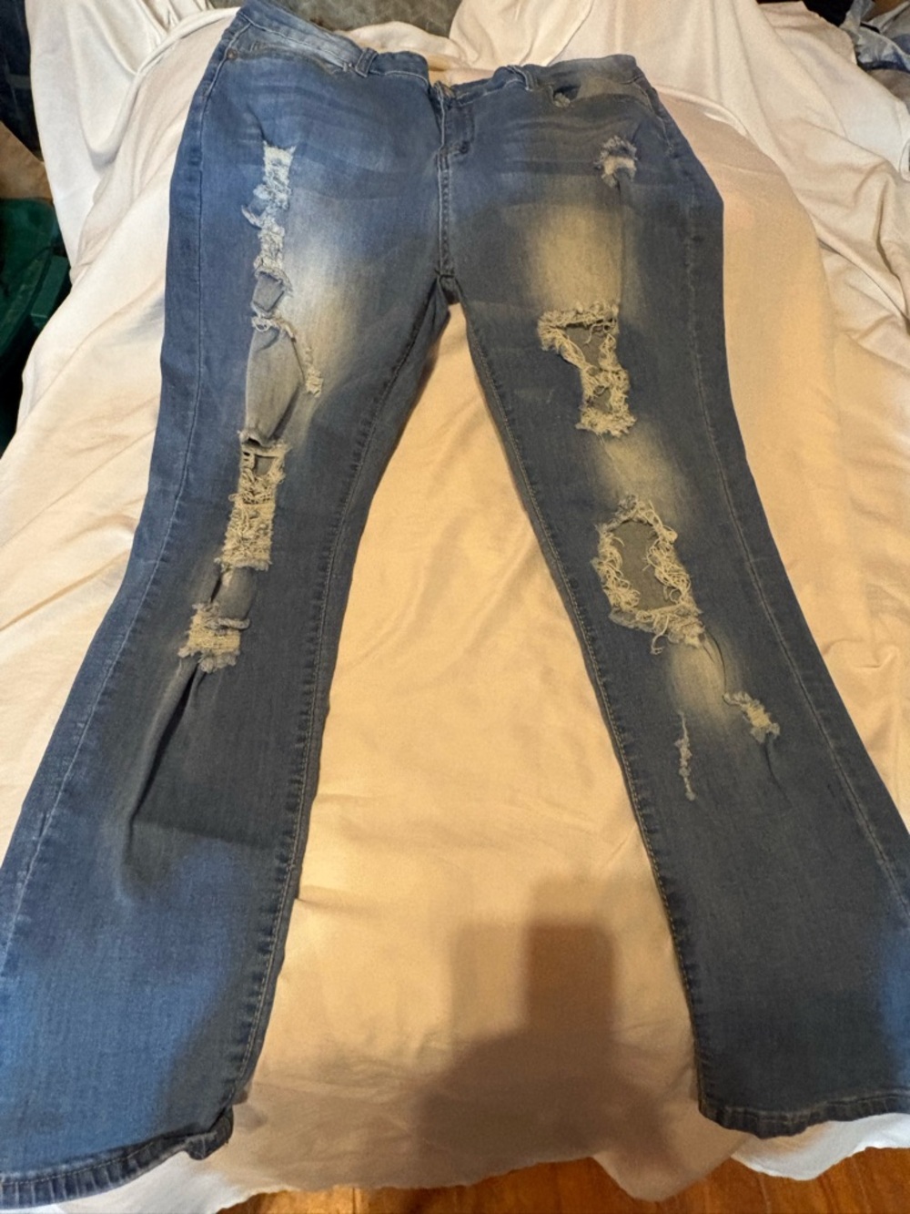 NFS-SOLD-VEGAS_POSH 
Distressed Blue Women’s Jeans - Casual Flare Fit